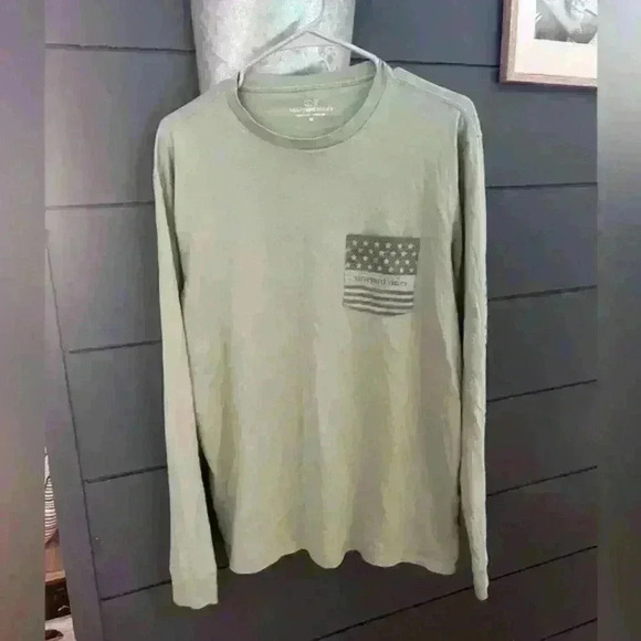 Vineyard vines‎ American Flag Logo Long-Sleeve Pocket Tee medium - Picture 1 of 5